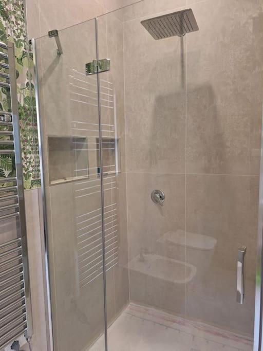Peaceful 2 Bedrooms With Patio, Near Metro A Appartamento