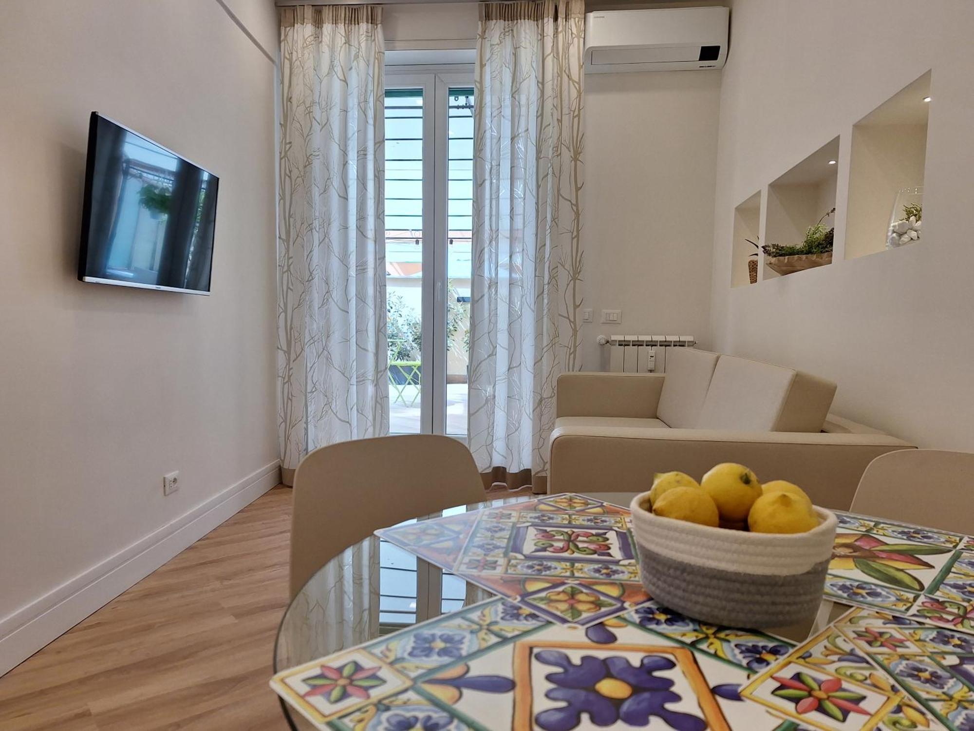 Appartamento Peaceful 2 Bedrooms With Patio, Near Metro A Roma
