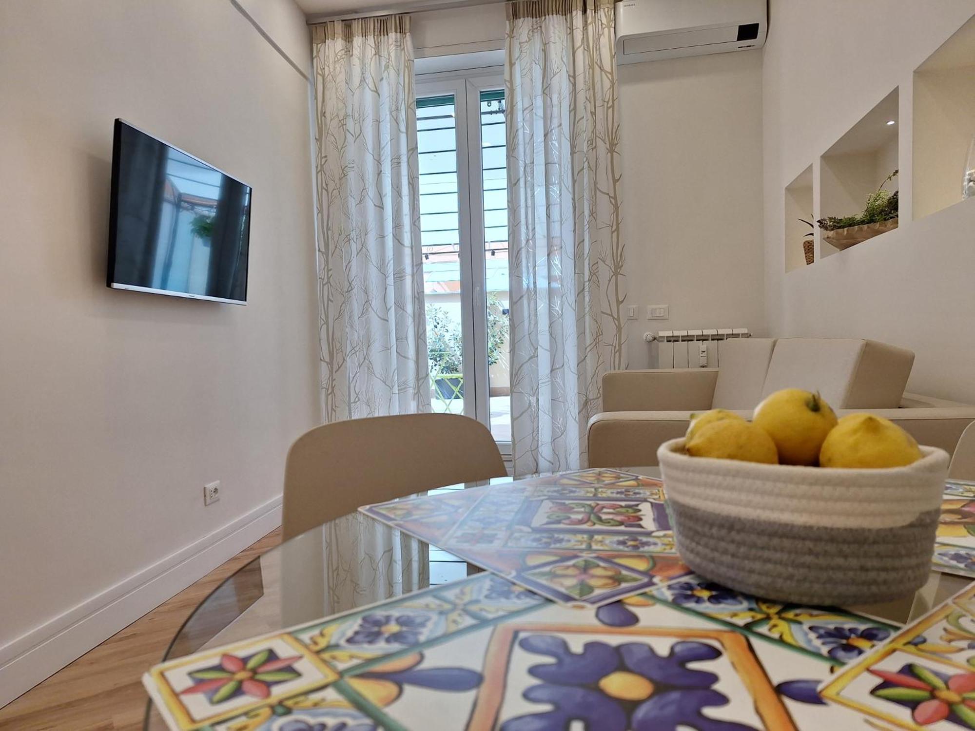 Peaceful 2 Bedrooms With Patio, Near Metro A Appartamento