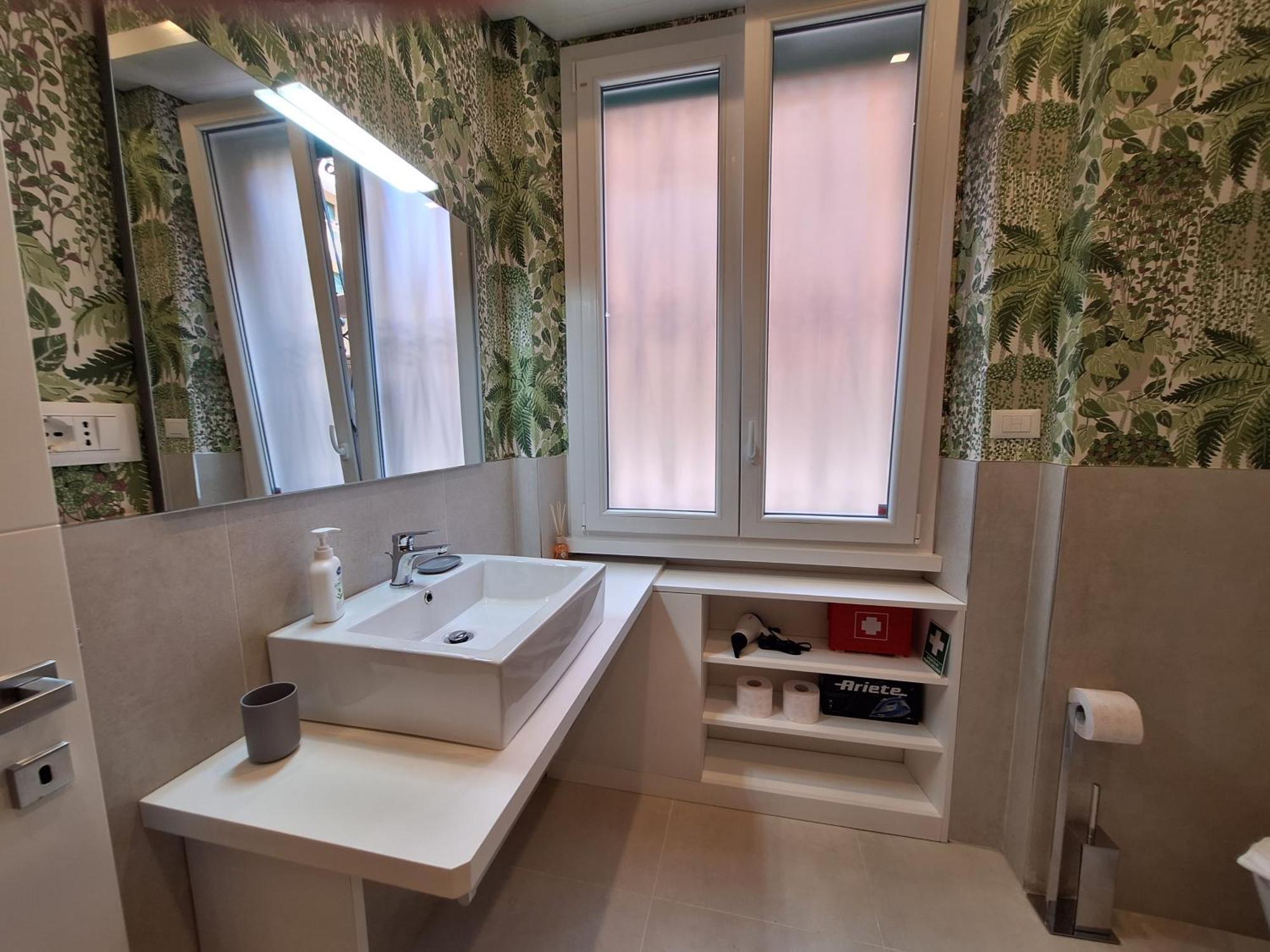 Peaceful 2 Bedrooms With Patio, Near Metro A Appartamento *