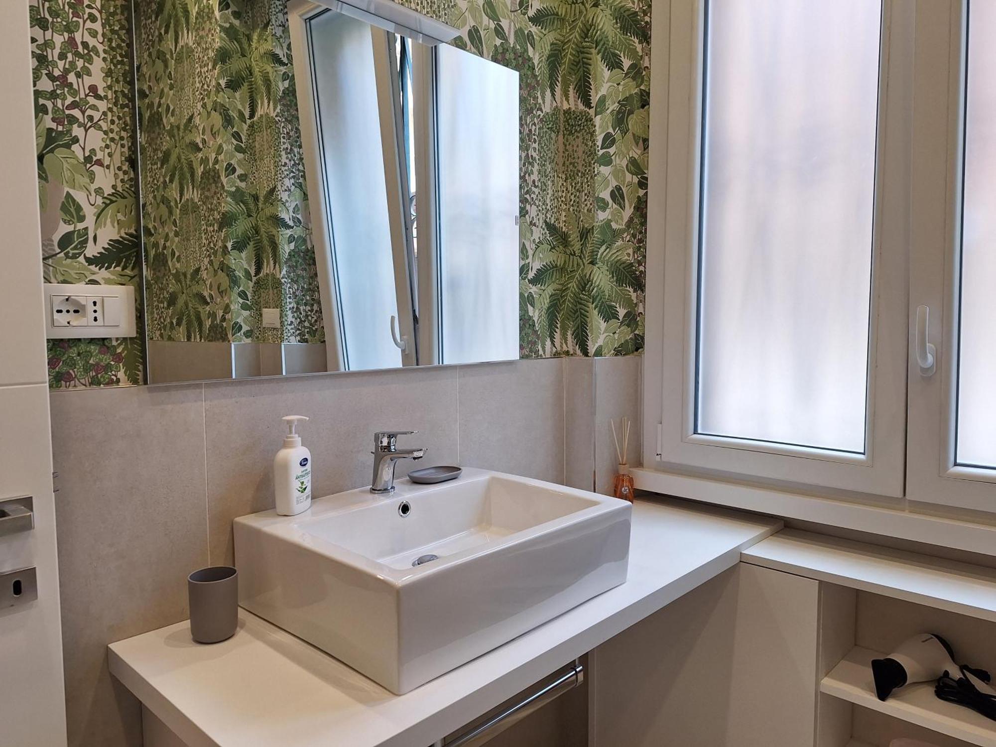 Appartamento Peaceful 2 Bedrooms With Patio, Near Metro A