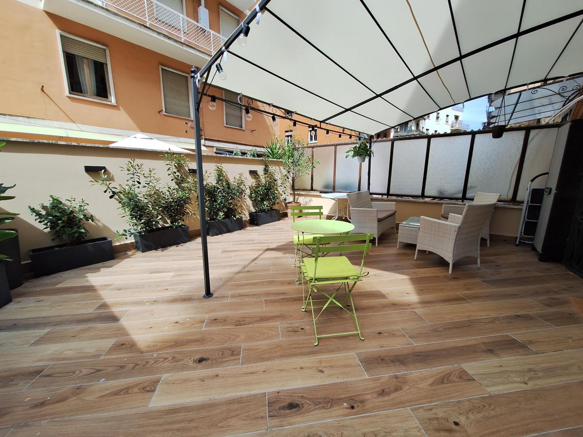 Peaceful 2 Bedrooms With Patio, Near Metro A Appartamento Roma