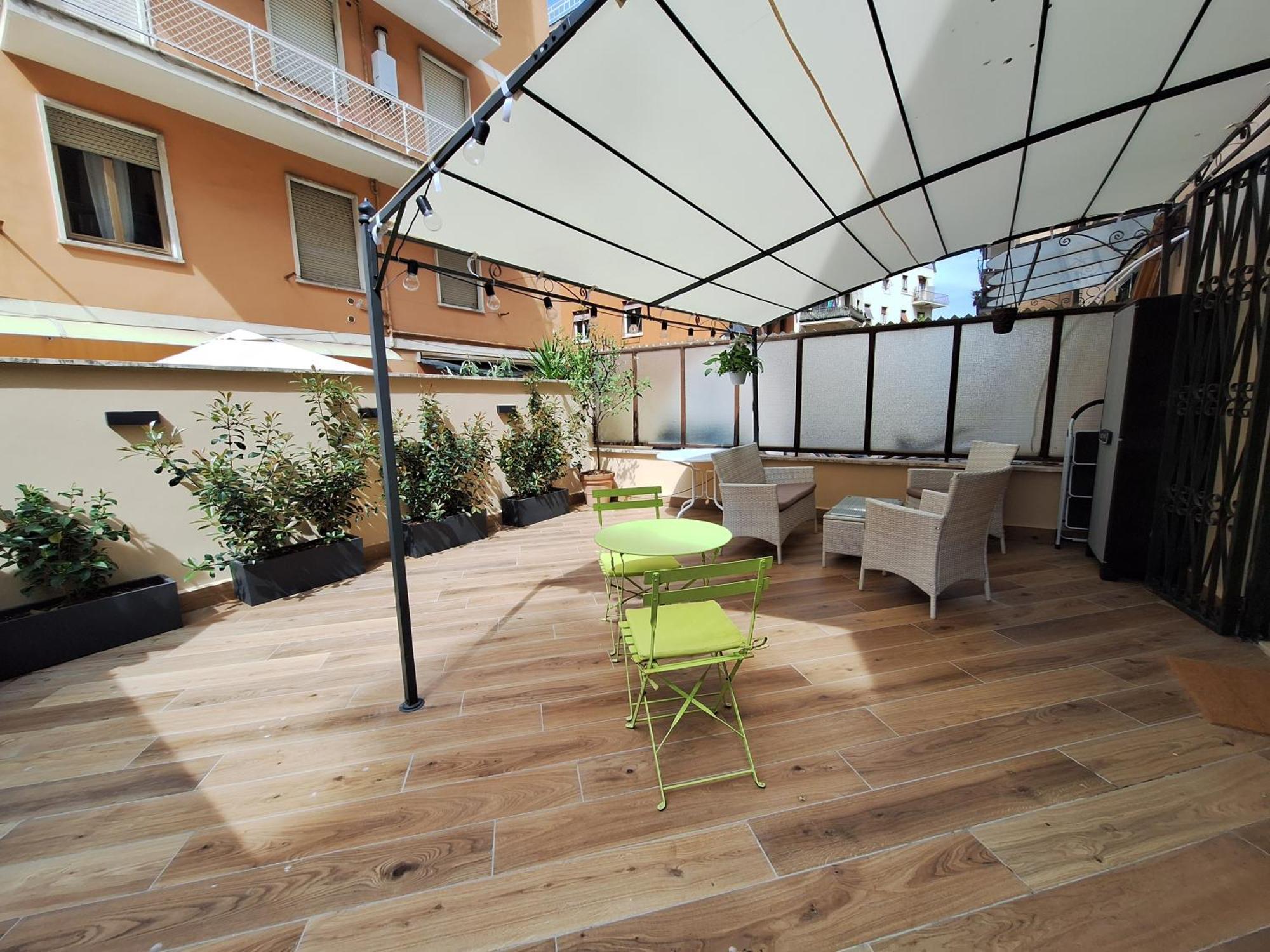 Peaceful 2 Bedrooms With Patio, Near Metro A Appartamento *