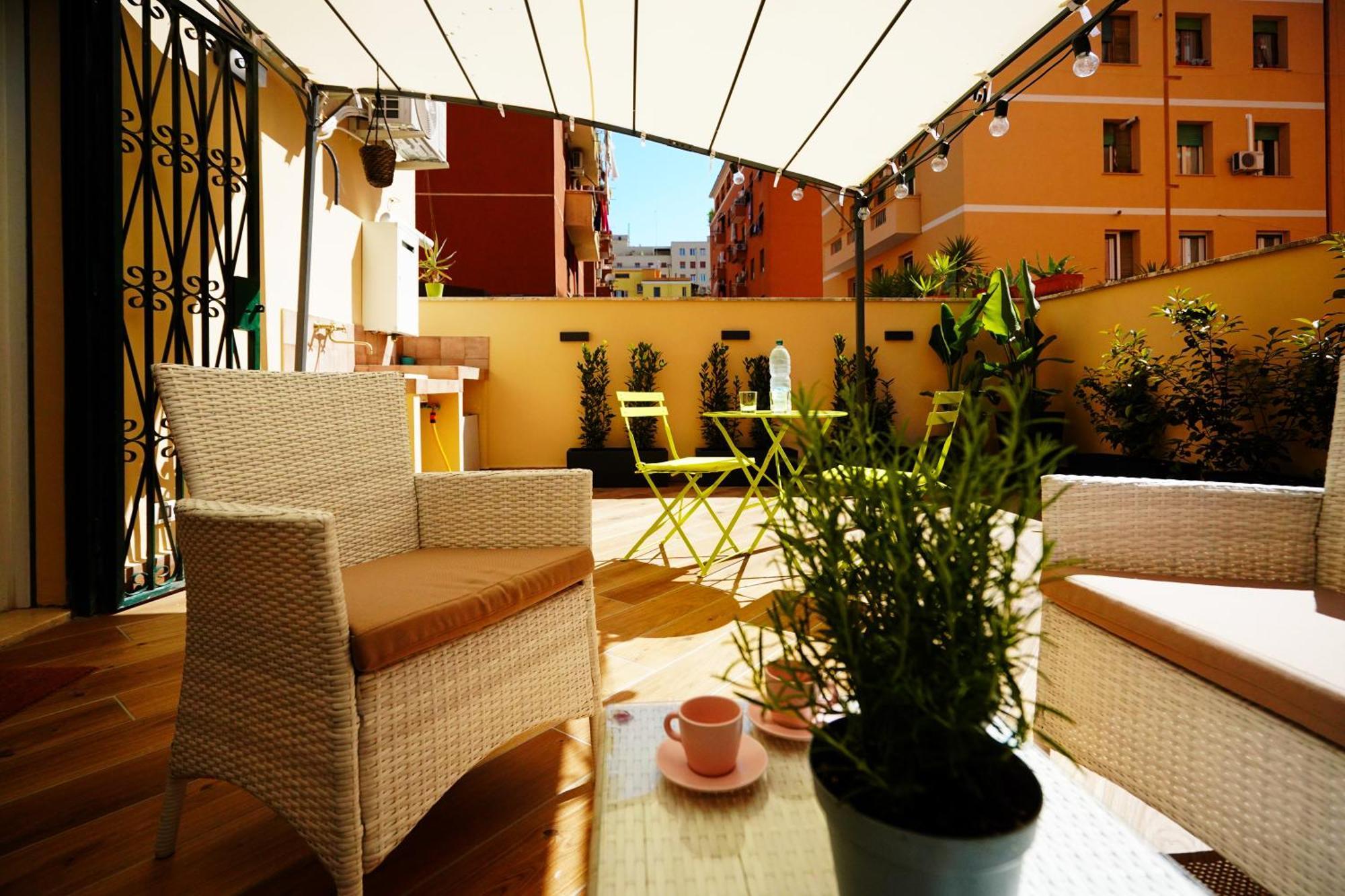 Appartamento Peaceful 2 Bedrooms With Patio, Near Metro A Roma