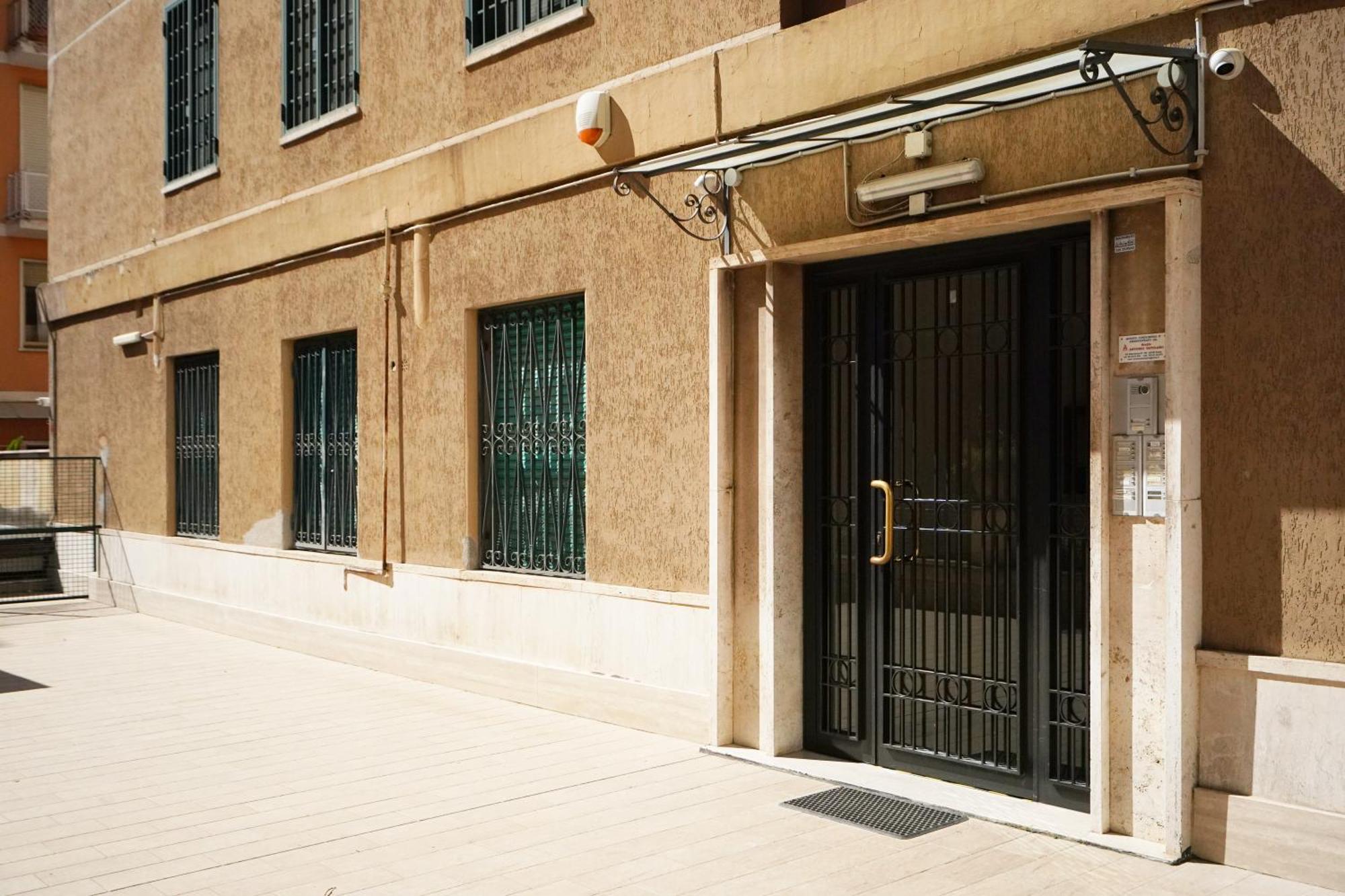Appartamento Peaceful 2 Bedrooms With Patio, Near Metro A