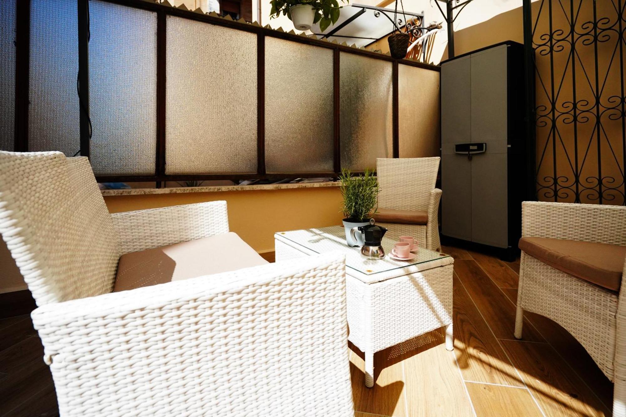 Peaceful 2 Bedrooms With Patio, Near Metro A Appartamento